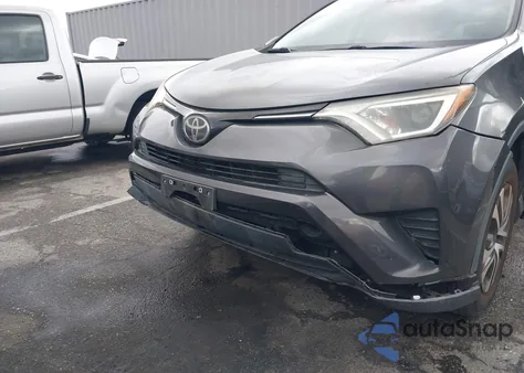 2017 Toyota Rav4 Le z USA, uszkodzony, nr VIN JTMZFREV8HJ721235
